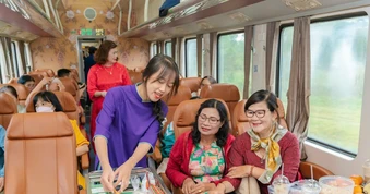 Thí điểm đặt đặc sản vùng miền trên tàu, tự động xếp chỗ khi mua vé
