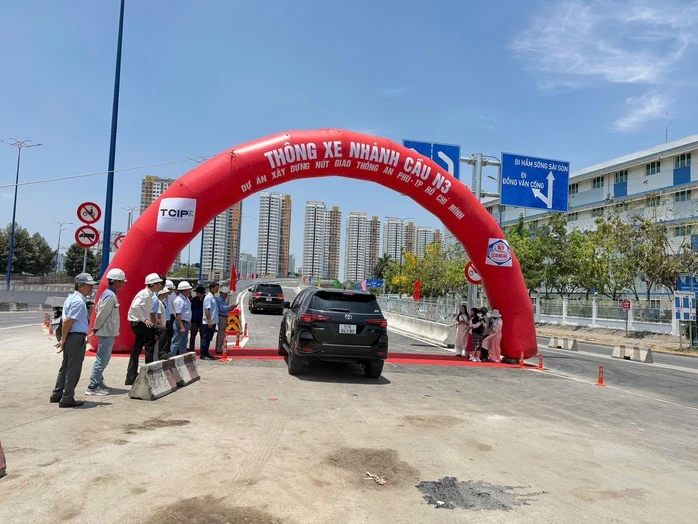 Thông tin nổi bật tại TPHCM ngày 1-5: Thông xe cầu vượt nút giao An Phú; cháy quán ăn khu trung tâm Thông tin nổi bật tại TPHCM ngày 1-5: Thông xe cầu vượt nút giao An Phú; cháy quán ăn khu trung tâm