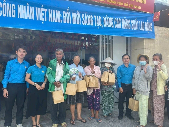 Thông tin nổi bật tại TPHCM ngày 1-5: Thông xe cầu vượt nút giao An Phú; cháy quán ăn khu trung tâm Thông tin nổi bật tại TPHCM ngày 1-5: Thông xe cầu vượt nút giao An Phú; cháy quán ăn khu trung tâm