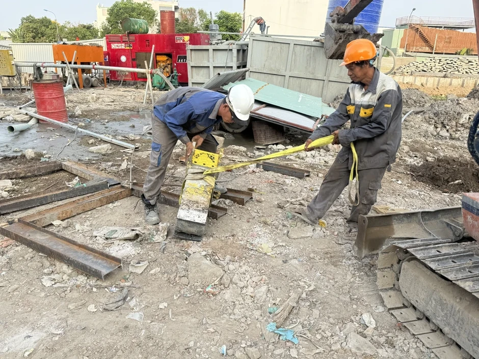 TP.HCM khơi thông 'nút thắt' mặt bằng tại dự án rạch Xuyên Tâm trước 20-5 TP.HCM khơi thông 'nút thắt' mặt bằng tại dự án rạch Xuyên Tâm trước 20-5