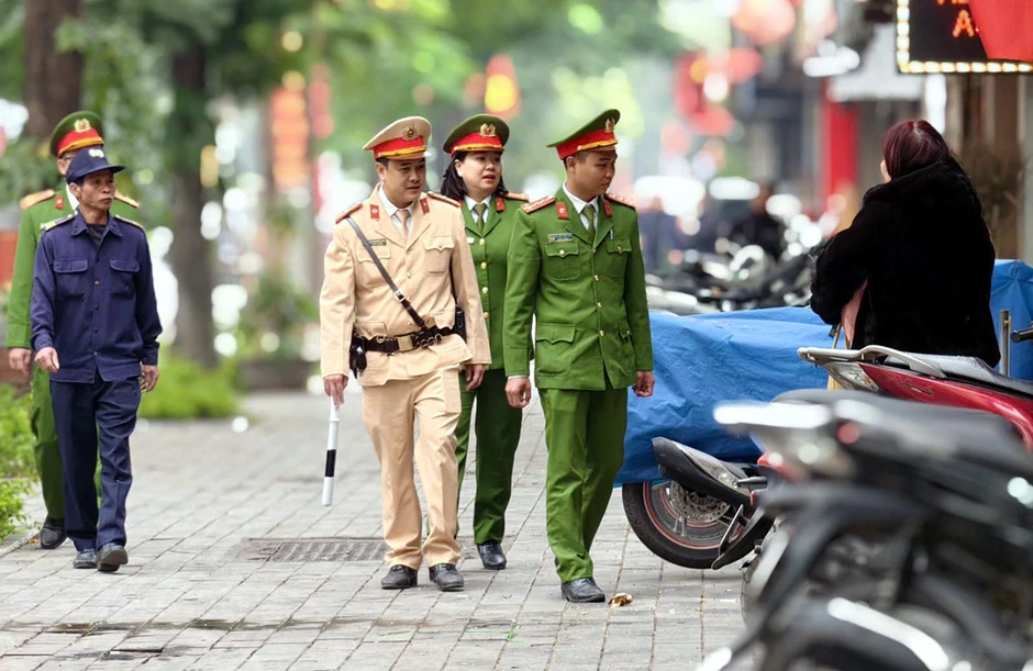 Trưởng công an phường cùng 14 cảnh sát trật tự đô thị ở Hà Nội ‘không hoàn thành nhiệm vụ’ Trưởng công an phường cùng 14 cảnh sát trật tự đô thị ở Hà Nội ‘không hoàn thành nhiệm vụ’