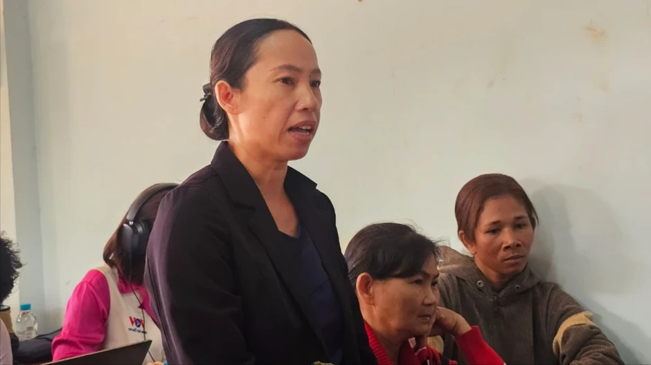 Vụ nhà bị chênh vênh bên mép 'vực' khi làm đường: Chủ đầu tư xin lỗi người dân