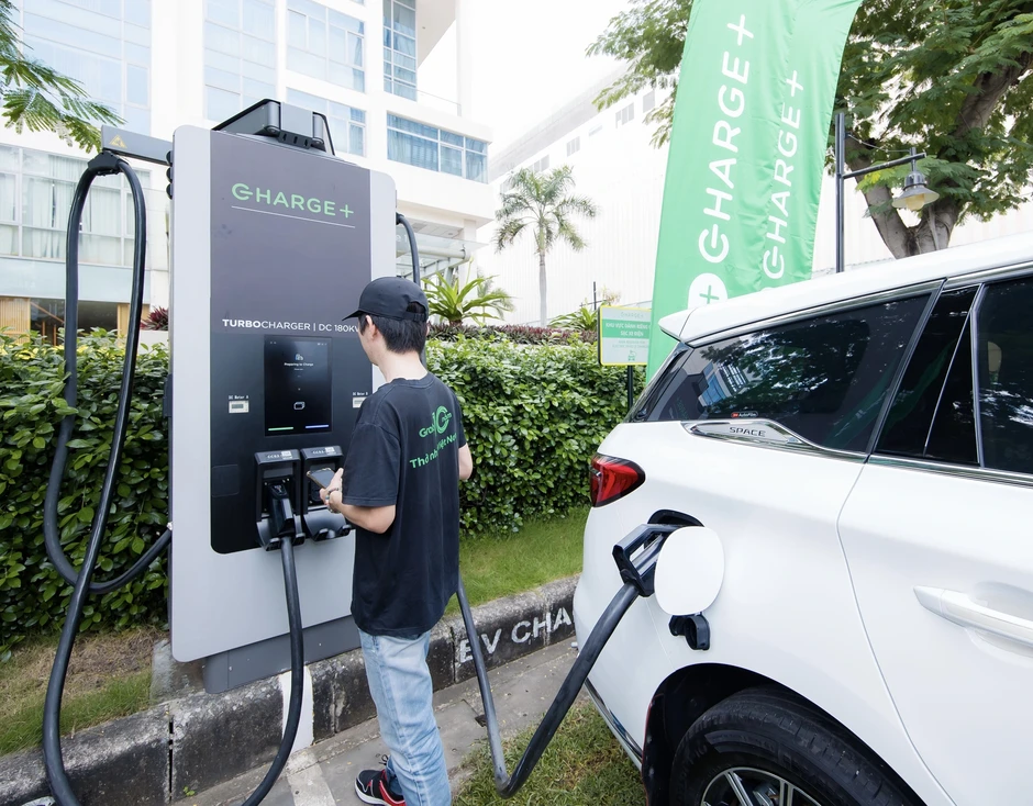 Bác tài Grab hết lo sạc xe điện Bác tài Grab hết lo sạc xe điện