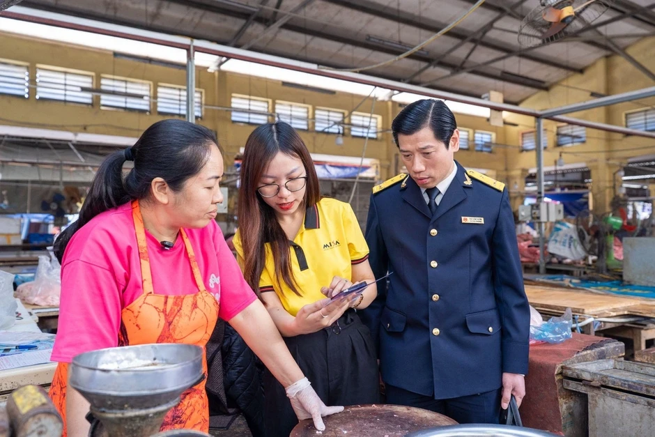 Bản tin tài chính 25/8: Giảm thuế cho hộ, cá nhân kinh doanh; giá dầu đi xuống Bản tin tài chính 25/8: Giảm thuế cho hộ, cá nhân kinh doanh; giá dầu đi xuống