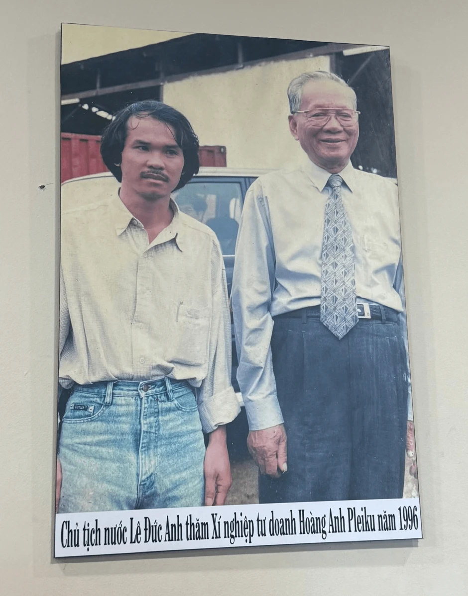 Bức ảnh thời trẻ của tỷ phú Nguyễn Thị Phương Thảo, Phạm Nhật Vượng, Trần Đình Long, Trần Bá Dương kể con đường làm giàu