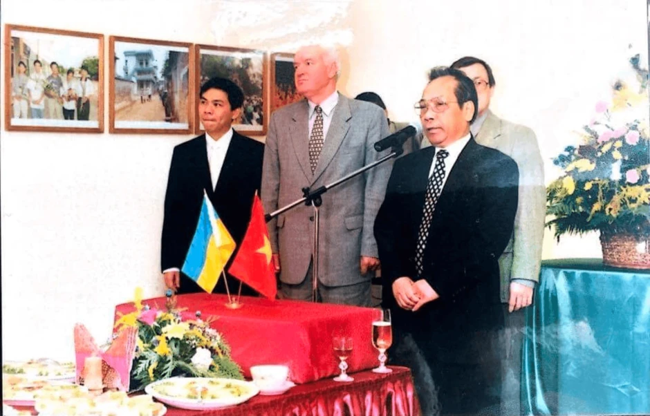 Bức ảnh thời trẻ của tỷ phú Nguyễn Thị Phương Thảo, Phạm Nhật Vượng, Trần Đình Long, Trần Bá Dương kể con đường làm giàu