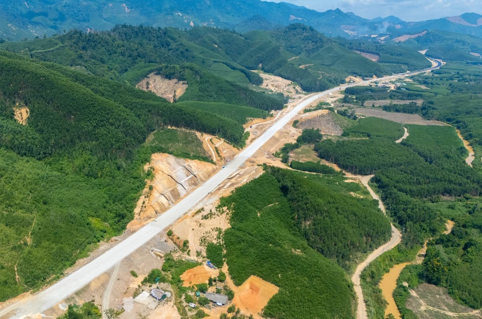 Cao tốc Khánh Hòa - Buôn Ma Thuột tăng tốc để sớm hoàn thành cơ bản trong năm 2026 Cao tốc Khánh Hòa - Buôn Ma Thuột tăng tốc để sớm hoàn thành cơ bản trong năm 2026