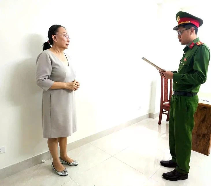 Chân dung 'bà trùm' vương miện và 2 nữ giám đốc vừa bị khởi tố Chân dung 'bà trùm' vương miện và 2 nữ giám đốc vừa bị khởi tố