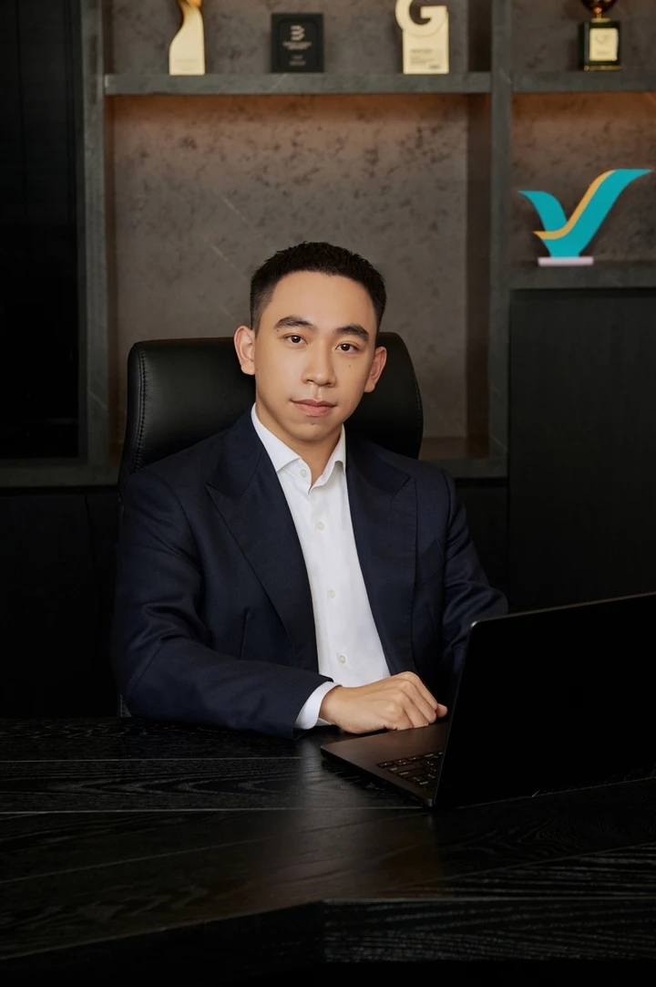Chân dung tân Tổng giám đốc GSM toàn cầu Phạm Nhật Minh Hoàng Chân dung tân Tổng giám đốc GSM toàn cầu Phạm Nhật Minh Hoàng
