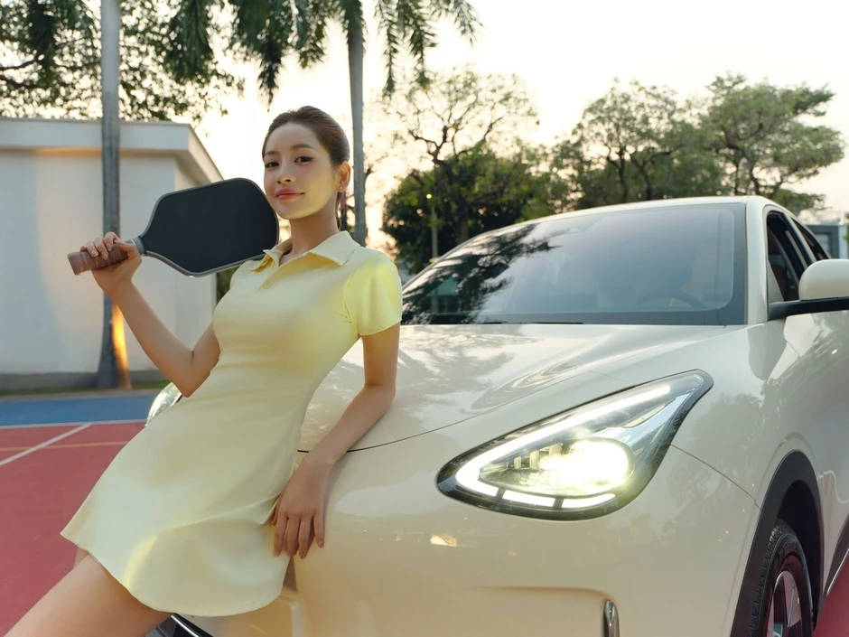 Chi Pu tung bộ ảnh mới cùng Geely, chuẩn bị khuấy động Vạn Hạnh Mall Chi Pu tung bộ ảnh mới cùng Geely, chuẩn bị khuấy động Vạn Hạnh Mall