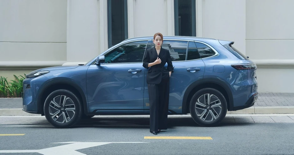 Chi Pu tung bộ ảnh mới cùng Geely, chuẩn bị khuấy động Vạn Hạnh Mall Chi Pu tung bộ ảnh mới cùng Geely, chuẩn bị khuấy động Vạn Hạnh Mall