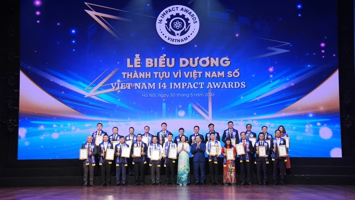 Chủ tịch EVNHCMC Phạm Quốc Bảo cùng công ty được vinh danh thành tựu vì Việt Nam số 2026 Chủ tịch EVNHCMC Phạm Quốc Bảo cùng công ty được vinh danh thành tựu vì Việt Nam số 2026