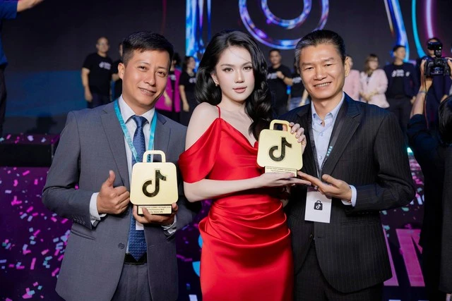 Chủ tịch Nesty từng làm công nhân 2 năm đã lên chức Phó giám đốc, nay thường livestream cùng Ngọc Trinh, Hòa Minzy, sở hữu cụm nhà máy 40.000 m² sản xuất 900.000 đôi dép/tháng
