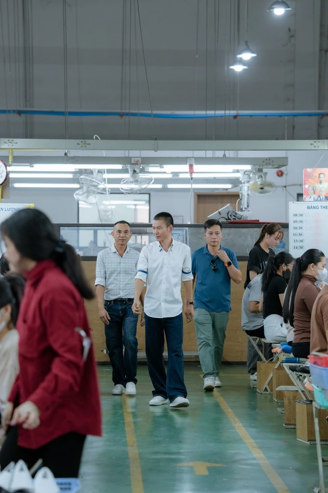 Chủ tịch Nesty từng làm công nhân 2 năm đã lên chức Phó giám đốc, nay thường livestream cùng Ngọc Trinh, Hòa Minzy, sở hữu cụm nhà máy 40.000 m² sản xuất 900.000 đôi dép/tháng