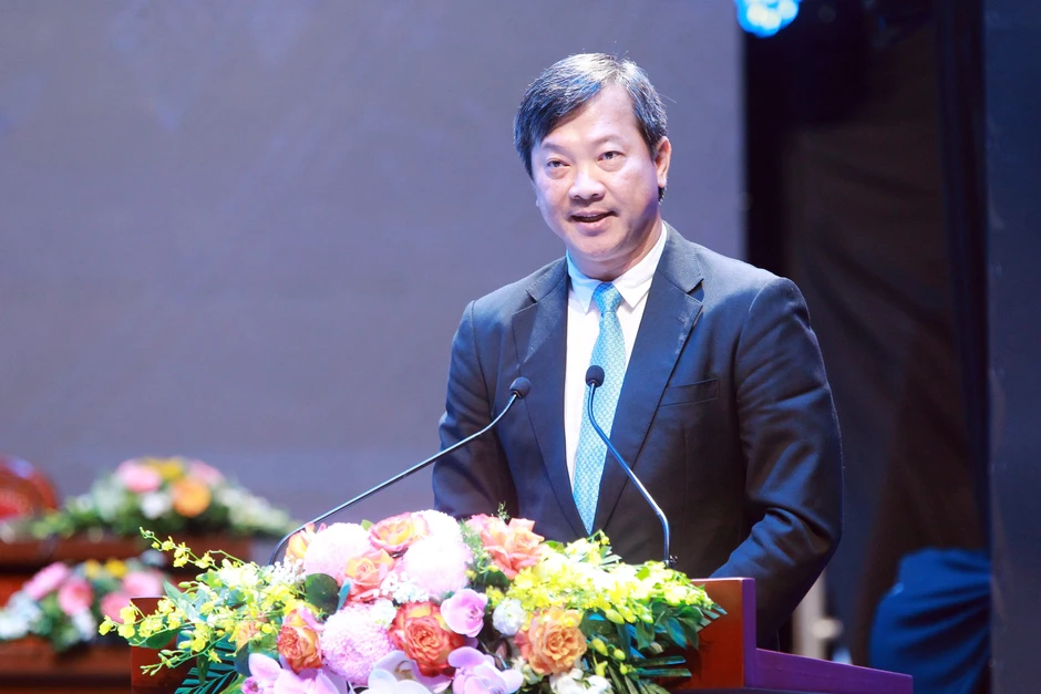 Chủ tịch VNG Lê Hồng Minh cùng loạt doanh nhân trúng cử HĐND TP.HCM Chủ tịch VNG Lê Hồng Minh cùng loạt doanh nhân trúng cử HĐND TP.HCM