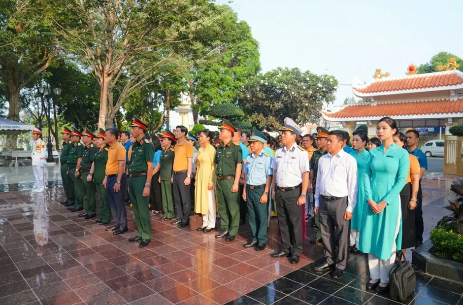 Chuyến bay màu xanh tri ân quá khứ, lan tỏa giá trị bình đẳng giới Chuyến bay màu xanh tri ân quá khứ, lan tỏa giá trị bình đẳng giới