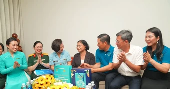 Chuyến bay màu xanh tri ân quá khứ, lan tỏa giá trị bình đẳng giới