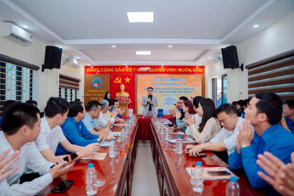 ClassUp đồng hành "Vũ đài trí tuệ", đưa giải pháp giáo dục hiện đại đến gần học sinh Nghệ An ClassUp đồng hành "Vũ đài trí tuệ", đưa giải pháp giáo dục hiện đại đến gần học sinh Nghệ An