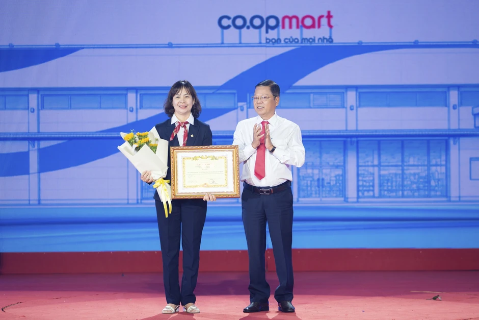 Co.opmart 30 năm khẳng định vị thế đặc biệt trong trái tim các thế hệ người tiêu dùng Việt Co.opmart 30 năm khẳng định vị thế đặc biệt trong trái tim các thế hệ người tiêu dùng Việt