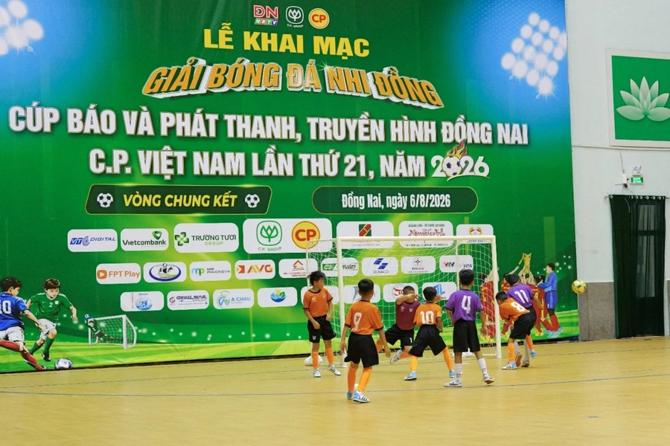 C.P. Việt Nam đồng hành sân chơi bóng đá thiếu nhi C.P. Việt Nam đồng hành sân chơi bóng đá thiếu nhi