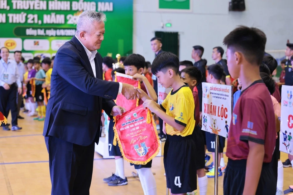 C.P. Việt Nam đồng hành sân chơi bóng đá thiếu nhi C.P. Việt Nam đồng hành sân chơi bóng đá thiếu nhi