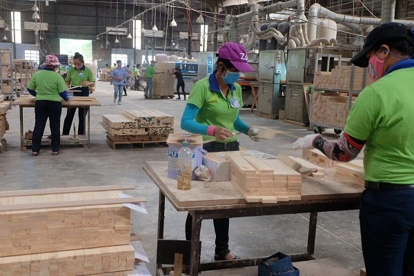 Doanh nghiệp lo lắng về biến động giá năng lượng và nguyên vật liệu đầu vào Doanh nghiệp lo lắng về biến động giá năng lượng và nguyên vật liệu đầu vào