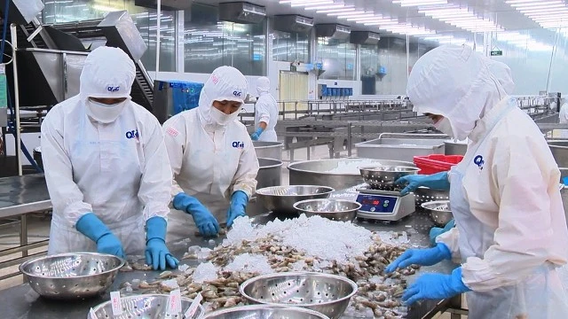 Doanh nghiệp sản xuất trước áp lực xăng dầu, tỷ giá bật tăng Doanh nghiệp sản xuất trước áp lực xăng dầu, tỷ giá bật tăng