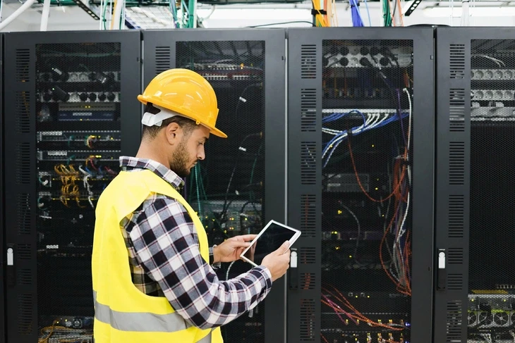 Dòng vốn tỉ USD và 'đường băng' trung tâm dữ liệu Dòng vốn tỉ USD và 'đường băng' trung tâm dữ liệu
