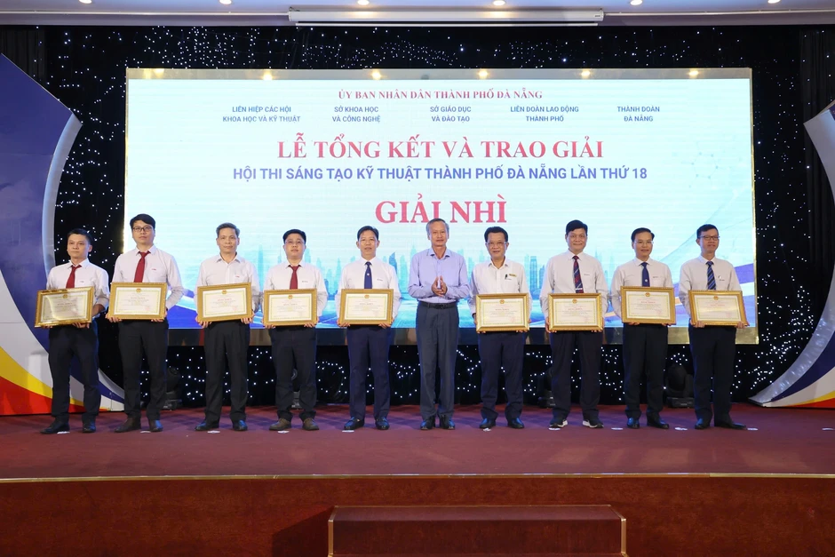 EVNCPC ghi dấu ấn với 13 giải thưởng tại Hội thi Sáng tạo kỹ thuật TP Đà Nẵng lần thứ 18 EVNCPC ghi dấu ấn với 13 giải thưởng tại Hội thi Sáng tạo kỹ thuật TP Đà Nẵng lần thứ 18