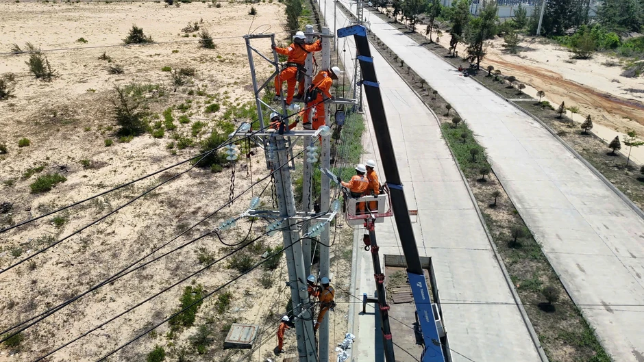 EVNCPC tăng cường các giải pháp đảm bảo cấp điện mùa nắng nóng EVNCPC tăng cường các giải pháp đảm bảo cấp điện mùa nắng nóng
