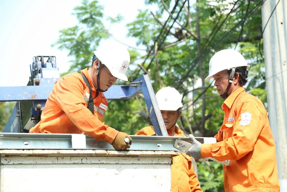 EVNCPC tăng cường các giải pháp đảm bảo cấp điện mùa nắng nóng EVNCPC tăng cường các giải pháp đảm bảo cấp điện mùa nắng nóng