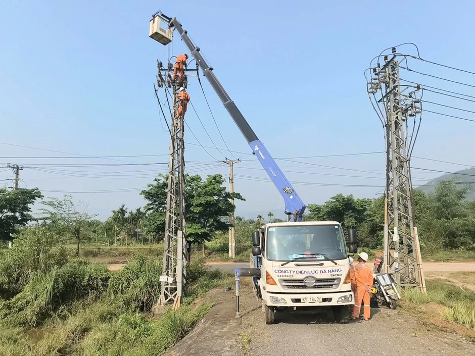 EVNCPC tăng cường các giải pháp đảm bảo cấp điện mùa nắng nóng EVNCPC tăng cường các giải pháp đảm bảo cấp điện mùa nắng nóng