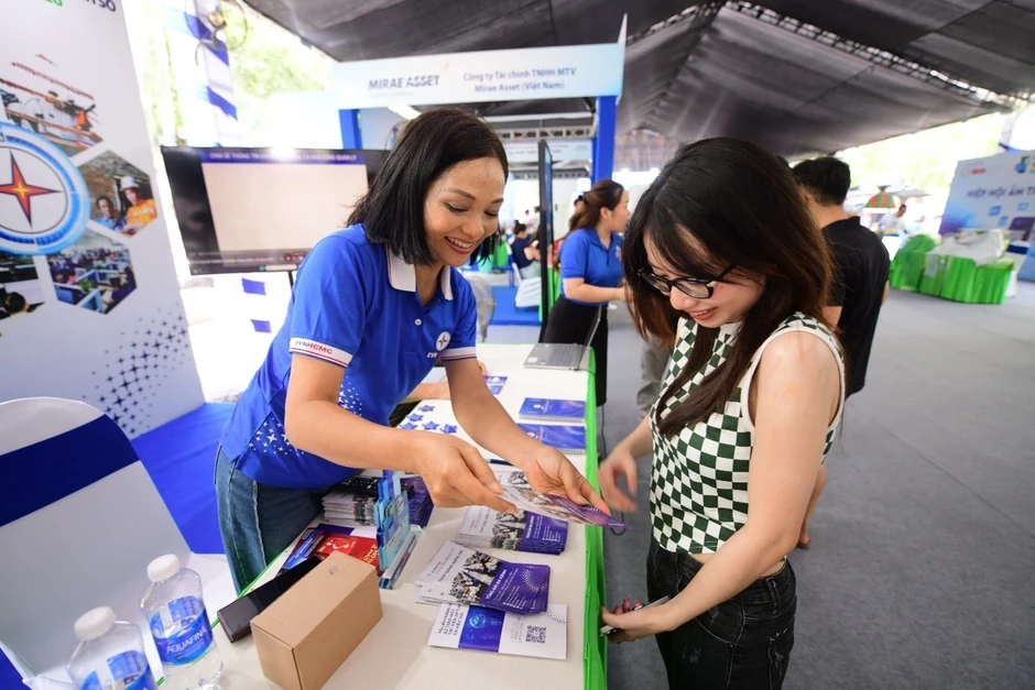 EVNHCMC đồng hành xây dựng đô thị thông minh từ dịch vụ điện số EVNHCMC đồng hành xây dựng đô thị thông minh từ dịch vụ điện số