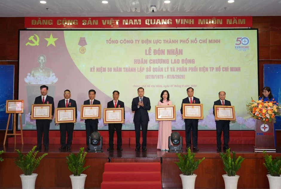 EVNHCMC kỷ niệm 50 năm thành lập và đón nhận Huân chương Lao động Hạng 3 EVNHCMC kỷ niệm 50 năm thành lập và đón nhận Huân chương Lao động Hạng 3
