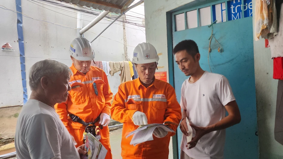 EVNHCMC triển khai nhiều kênh liên hệ để người thuê trọ được cấp điện đúng giá EVNHCMC triển khai nhiều kênh liên hệ để người thuê trọ được cấp điện đúng giá