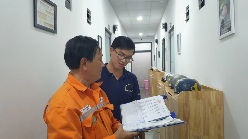 EVNHCMC triển khai nhiều kênh liên hệ để người thuê trọ được cấp điện đúng giá EVNHCMC triển khai nhiều kênh liên hệ để người thuê trọ được cấp điện đúng giá
