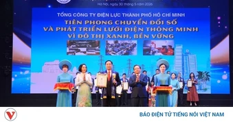 EVNHCMC và ông Phạm Quốc Bảo, Chủ tịch HĐTV được vinh danh vì Việt Nam số