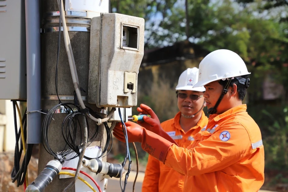 EVNSPC sẵn sàng nhiều giải pháp đảm bảo điện trong mùa nắng nóng EVNSPC sẵn sàng nhiều giải pháp đảm bảo điện trong mùa nắng nóng