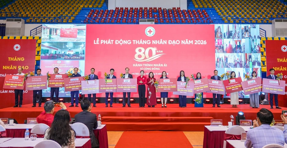 Eximbank trao tặng 10 tỷ đồng hưởng ứng tháng Nhân đạo Eximbank trao tặng 10 tỷ đồng hưởng ứng tháng Nhân đạo