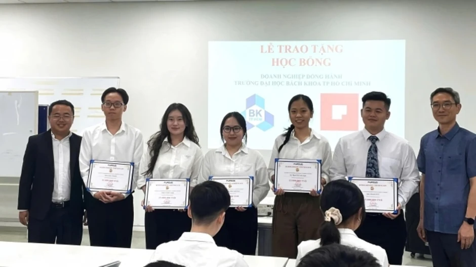 Fursys đẩy mạnh kết nối sinh viên qua chương trình học bổng Fursys đẩy mạnh kết nối sinh viên qua chương trình học bổng