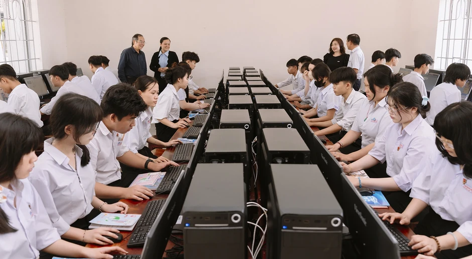 FWD tài trợ 1 tỉ tái thiết môi trường học tập cho học sinh tỉnh Khánh Hòa FWD tài trợ 1 tỉ tái thiết môi trường học tập cho học sinh tỉnh Khánh Hòa