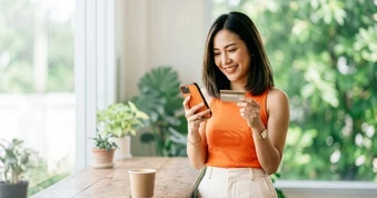 FWD Việt Nam triển khai chương trình trả góp phí bảo hiểm lãi suất 0%