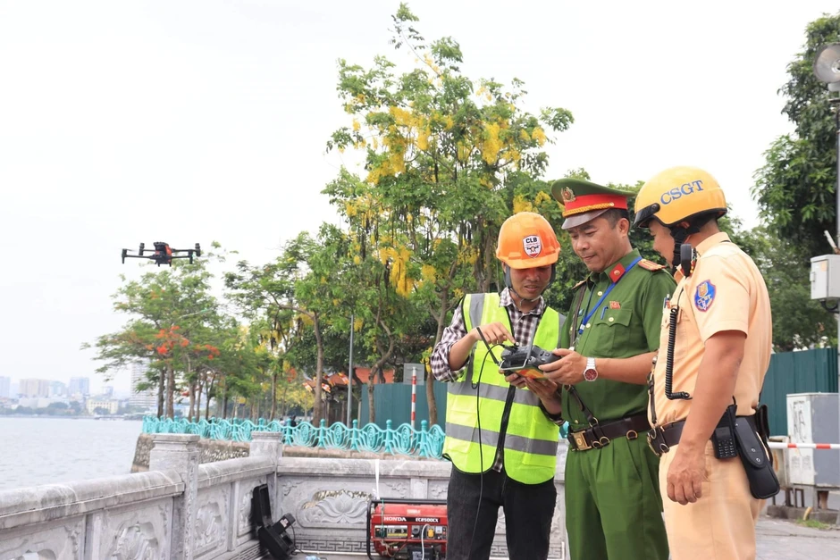 Hai ông chủ 8x đứng sau dàn "mắt thần" mà Công an Hà Nội đang đưa vào phục vụ tuần tra Hai ông chủ 8x đứng sau dàn "mắt thần" mà Công an Hà Nội đang đưa vào phục vụ tuần tra