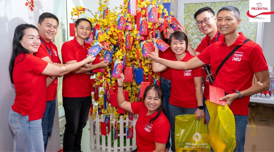 Hàng trăm nhân viên, tư vấn viên Prudential hiến máu hưởng ứng Lễ hội Xuân Hồng
