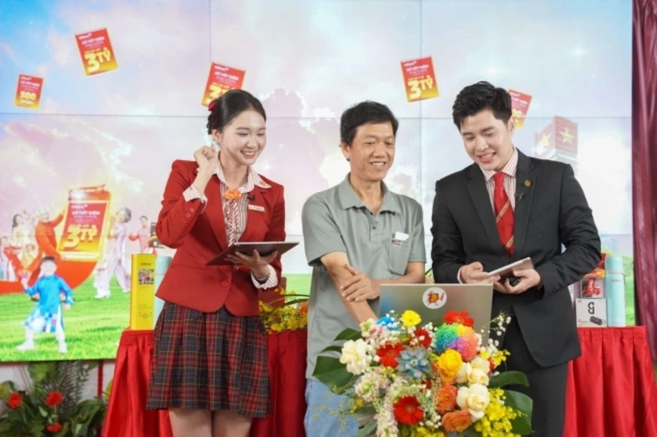 HDBank trao thưởng chương trình 'Tiết kiệm tỷ phú' HDBank trao thưởng chương trình 'Tiết kiệm tỷ phú'