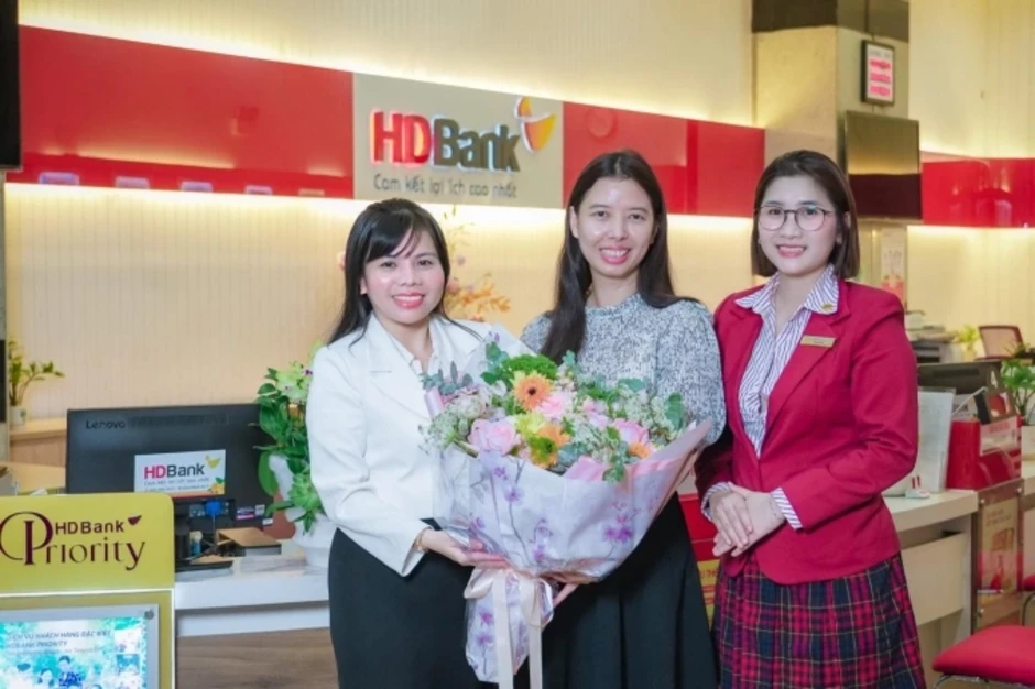 HDBank trao thưởng chương trình 'Tiết kiệm tỷ phú' HDBank trao thưởng chương trình 'Tiết kiệm tỷ phú'