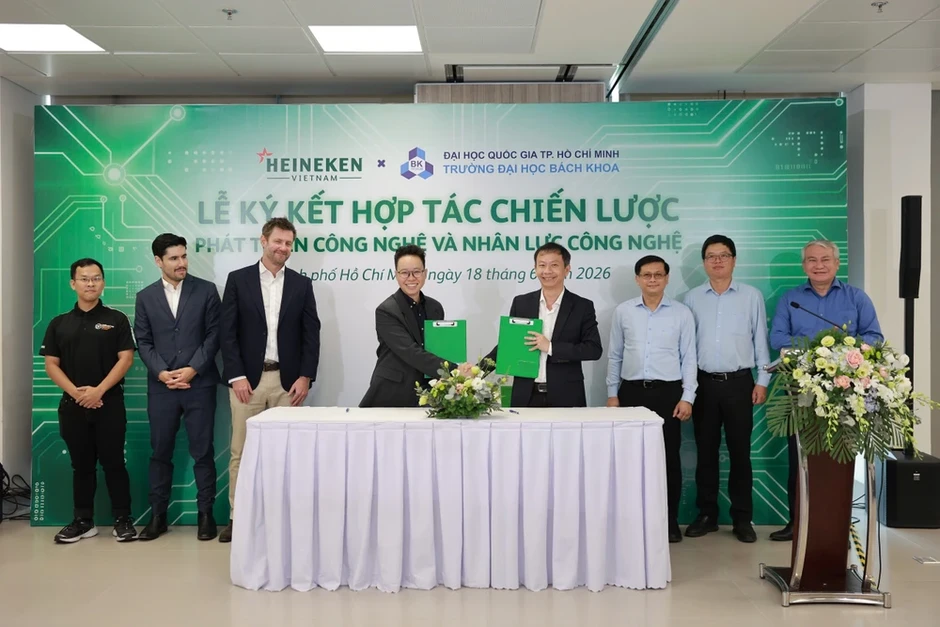 HEINEKEN Việt Nam cùng Trường Đại học Bách Khoa nghiên cứu đưa robot hình người vào sản xuất HEINEKEN Việt Nam cùng Trường Đại học Bách Khoa nghiên cứu đưa robot hình người vào sản xuất