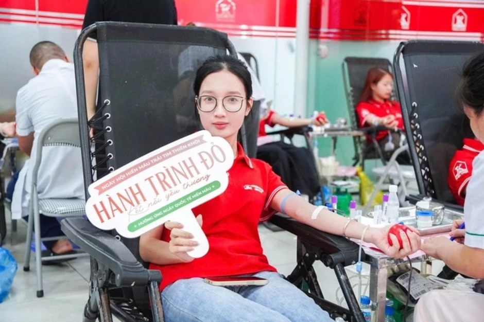 Hơn 1.300 lượt đăng ký hiến máu tại 'Hành Trình Đỏ' Hơn 1.300 lượt đăng ký hiến máu tại 'Hành Trình Đỏ'