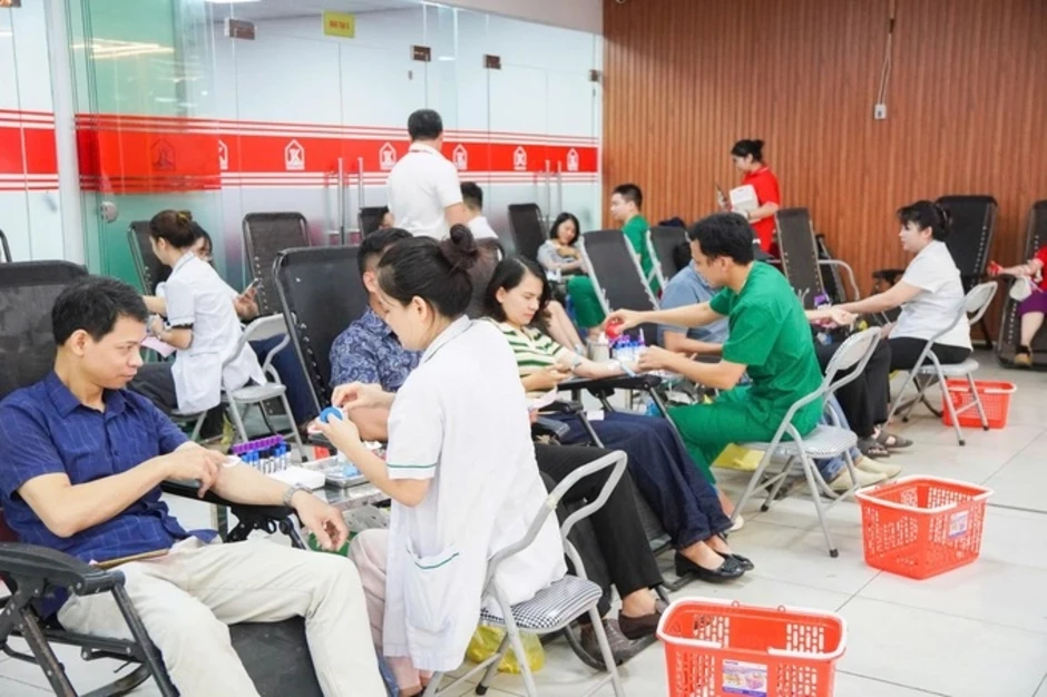 Hơn 1.300 lượt đăng ký hiến máu tại 'Hành Trình Đỏ' Hơn 1.300 lượt đăng ký hiến máu tại 'Hành Trình Đỏ'