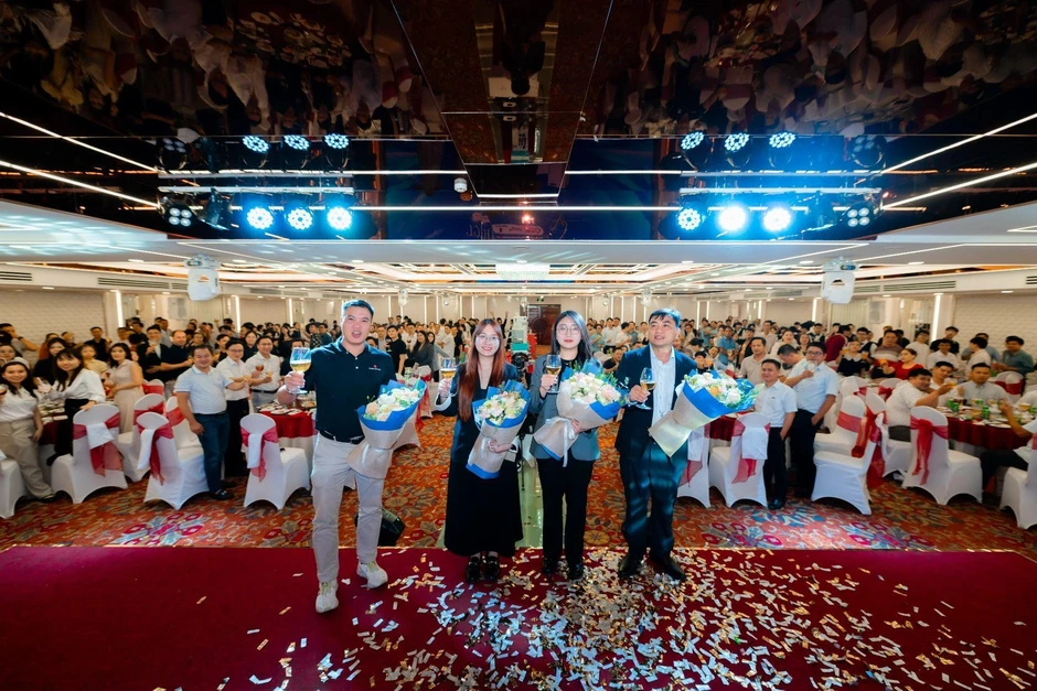 Hơn 350 khách mời hội tụ cùng Việt Nam Solar tại Gala Dinner 2026 Hơn 350 khách mời hội tụ cùng Việt Nam Solar tại Gala Dinner 2026